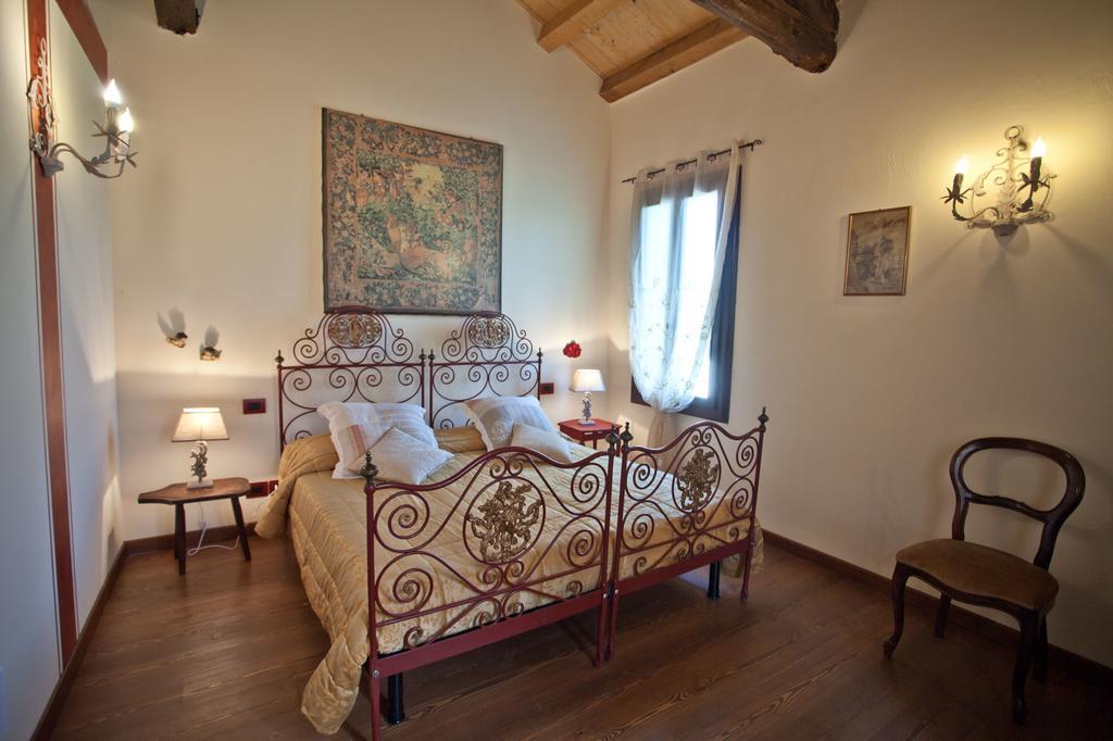 Villa Verecondi Scortecci Colle Umberto  Exterior photo